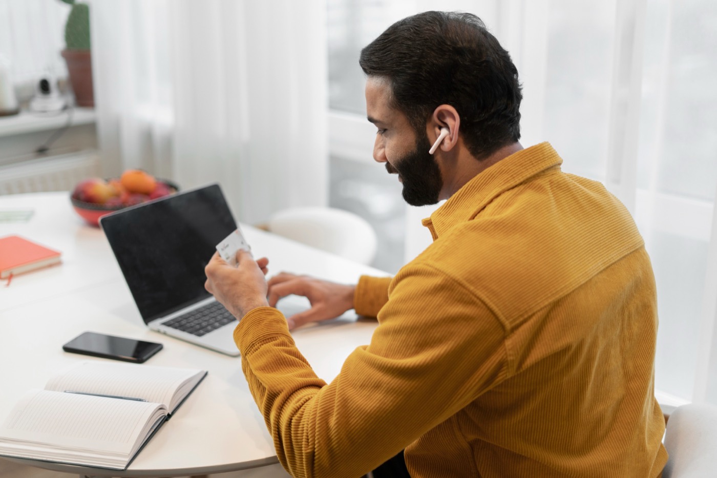 Freelance travaillant depuis son domicile