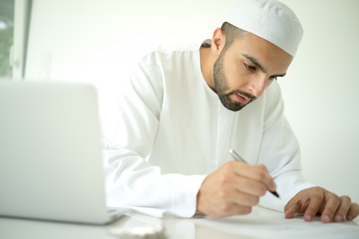 Créateur préparant son contenu de formation